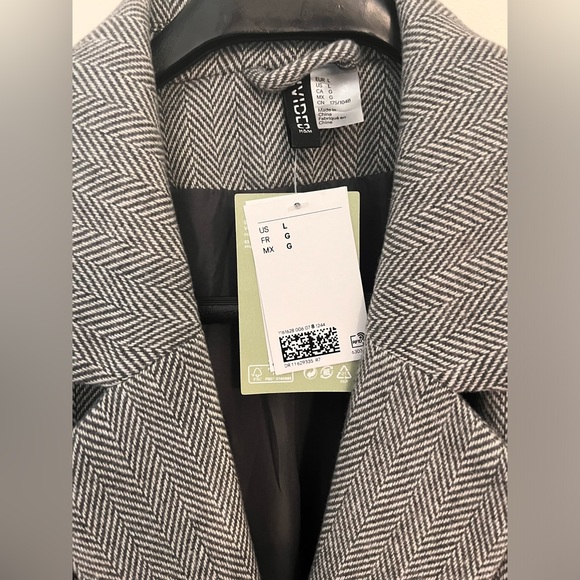New H&M Divided Coat - Picture 4 of 9